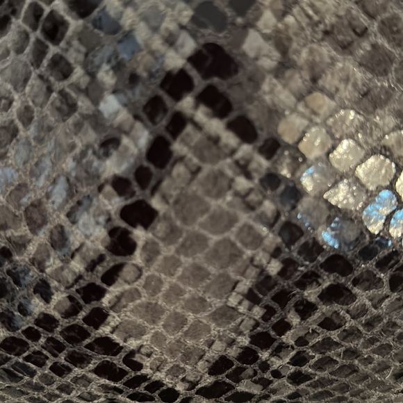 Michael Kors Large Hamilton Python-Print Tote - Picture 7 of 12